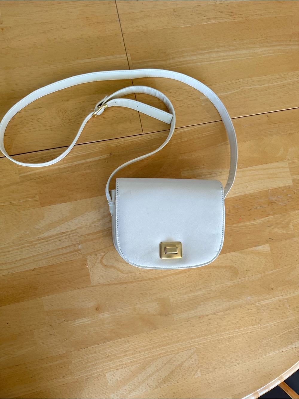 Worthington White Small Crossbody Bag Gold Hardware Latch Closure Inner Pockets